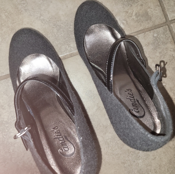 Candies Heels Size 8.5 Gray,  black on bottom - Picture 4 of 4